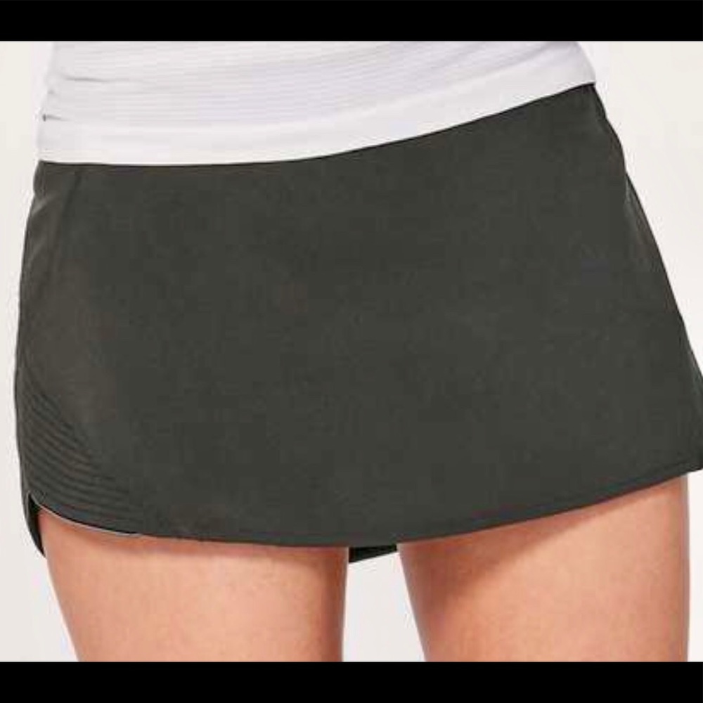 Lululemon Motionful Skirt Size 6 Black NWT